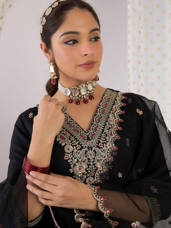 Elegant Black Straight Kurta with Embroidered Dupatta & Pants