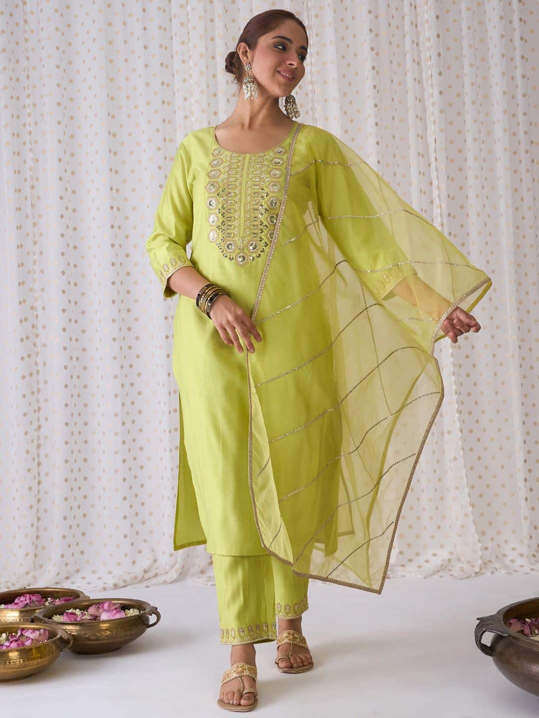 Women Floral Embroidered Regular Thread Work Kurta With Trouser & Duppta