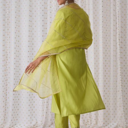 Women Floral Embroidered Regular Thread Work Kurta With Trouser & Duppta