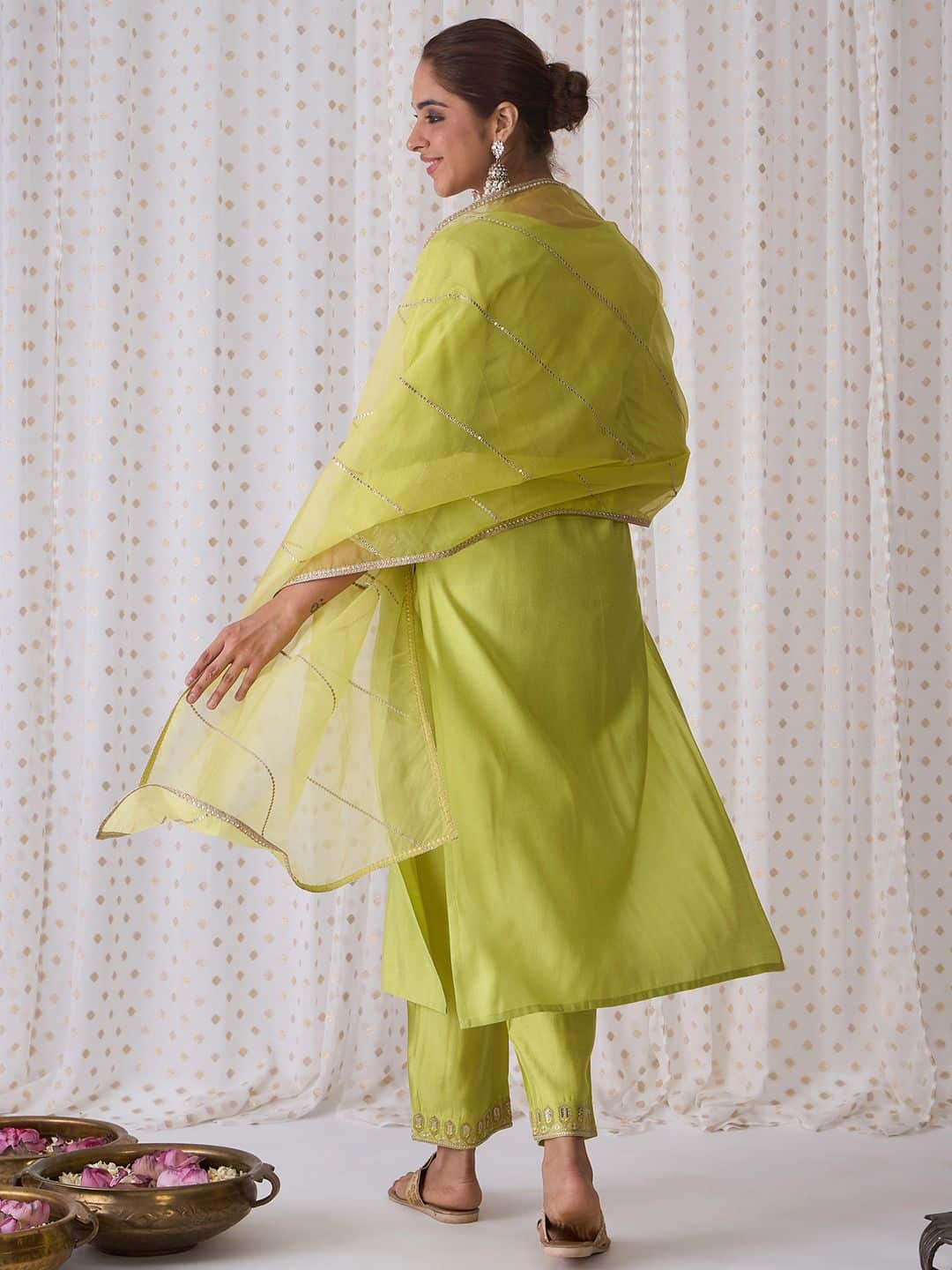 Women Floral Embroidered Regular Thread Work Kurta With Trouser & Duppta